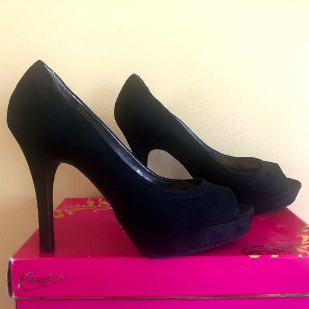 Candie's "Yunnis" Black Faux Suede Heels (9.5)